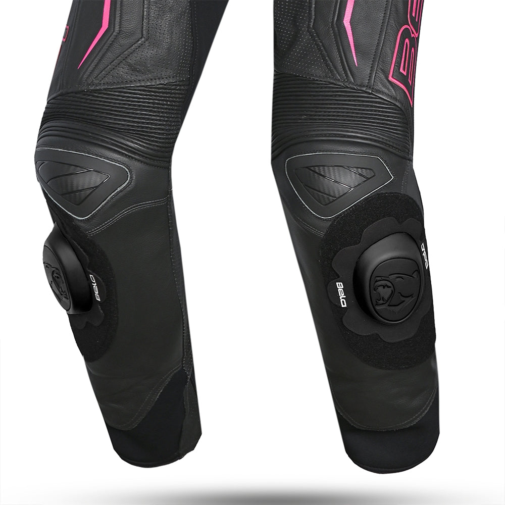 BELA ROCKET MIX 1 PC Senhora Moto Fato Branco Preto Rosa - Imagem do lado do joelho do terno