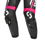 SHUA INFINITY 2 PC Moto Senhora Fatos Fúcsia Preta - Imagem do lado do joelho do terno