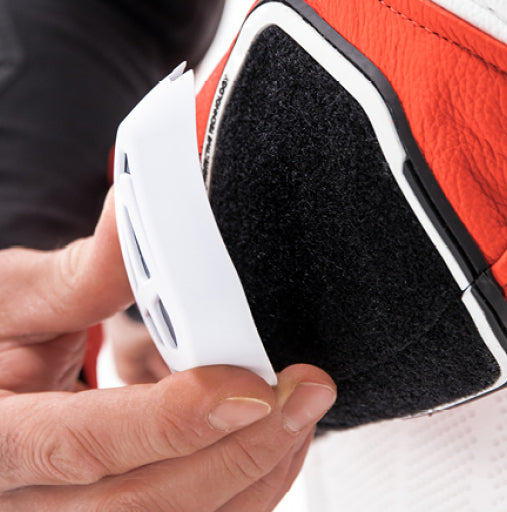 IXON DESLIZADORES DE CODO PROTECTOR MOTO CARRERAS BLANCO NEGRO – 2 – Maximomoto PT