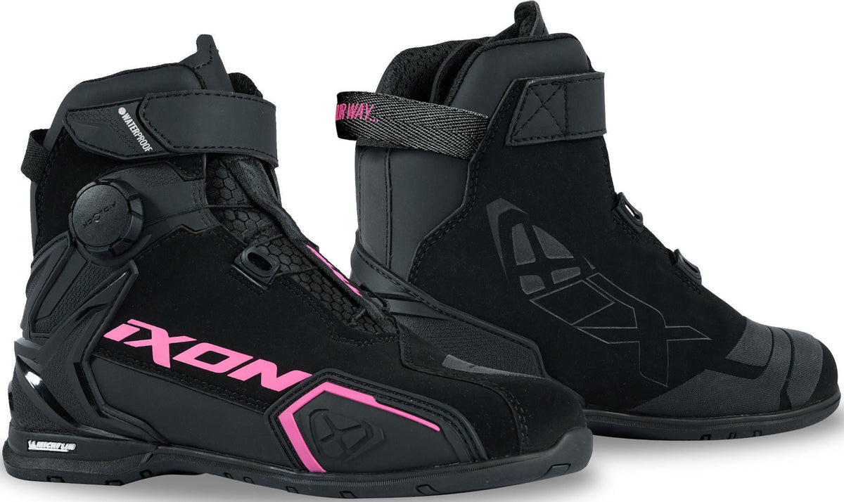 IXON BULL 2 WP MULHER MOTOCICLISTA CAVALGANDO BOTAS PRETAS FÚCSIA