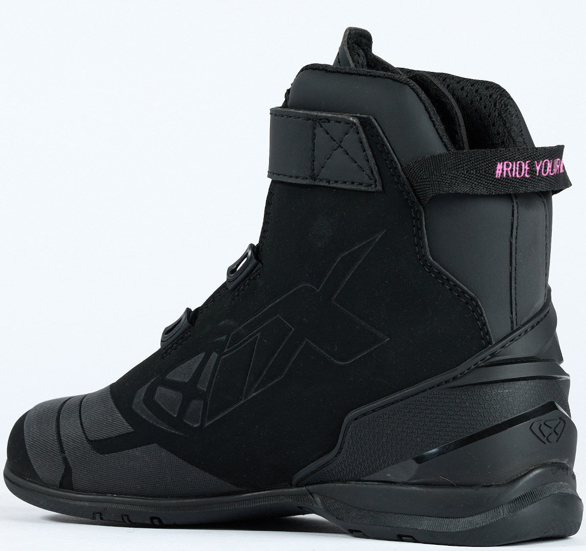 IXON BULL 2 WP MULHER MOTOCICLISTA CAVALGANDO BOTAS PRETAS FÚCSIA – 4 – Maximomoto PT