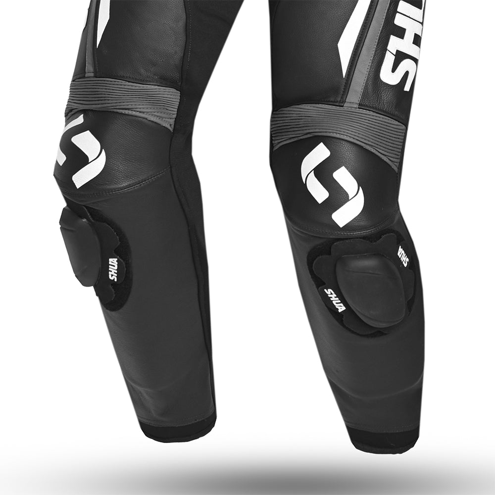 SHUA MONO 2 PC INFINITY Moto Homem Fatos Preto Antracite - Imagem do lado do joelho do terno